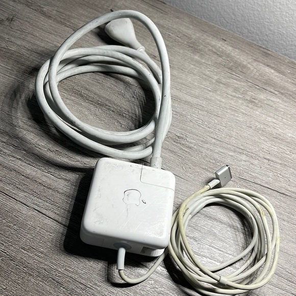 Charging port for apple laptop - Picture 1 of 1